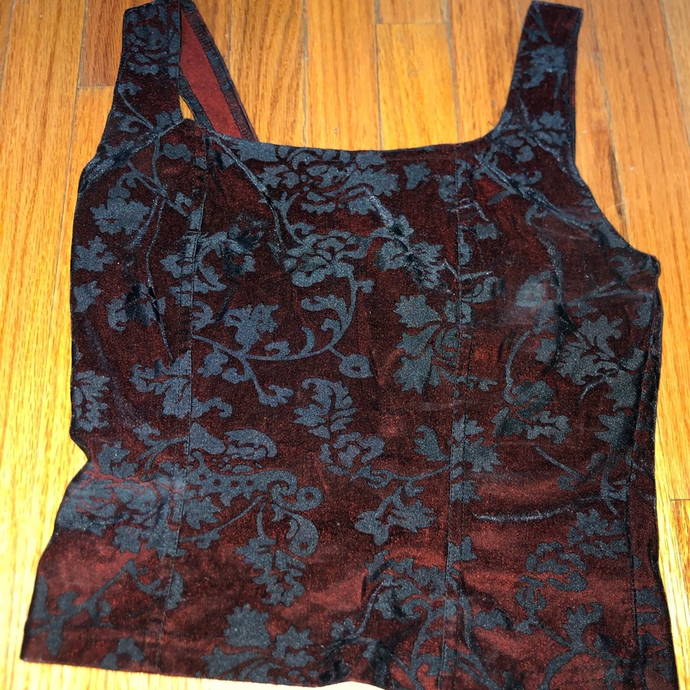 Velvet red/black floral tanktop!